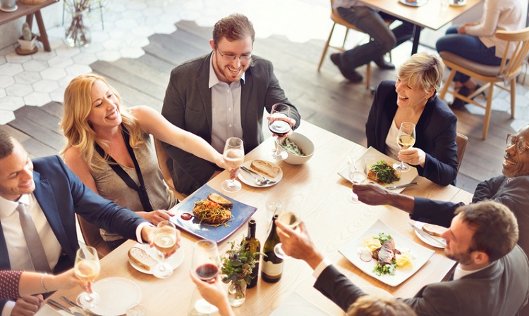 Business People Party Cheers Enjoying Food Concept Noleggio riscaldatori elettrici per un ristorante