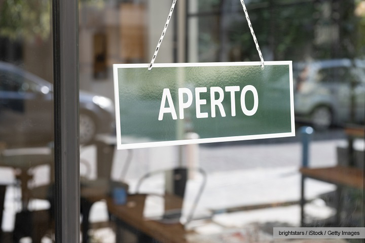 cartello-aperto Fase 2, ripartire dopo il lockdown: l’importanza di prenotare un sistema di climatizzazione