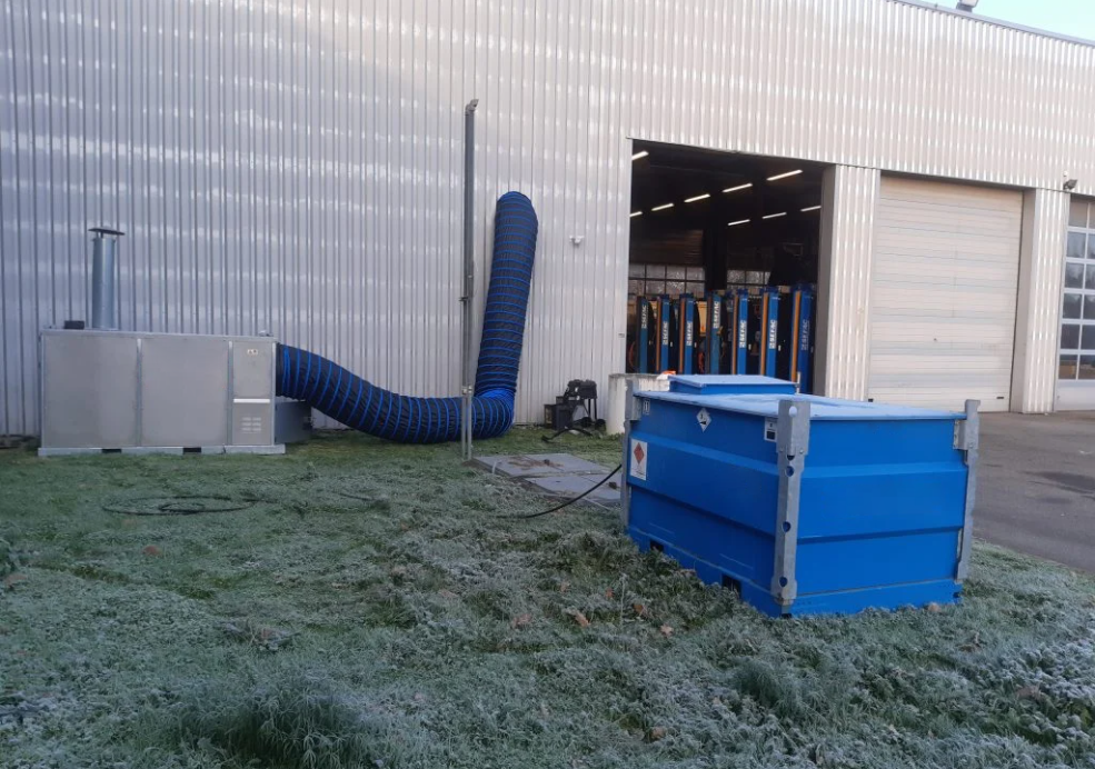 Riscaldamento d’emergenza per un’officina di manutenzione di mezzi pesanti