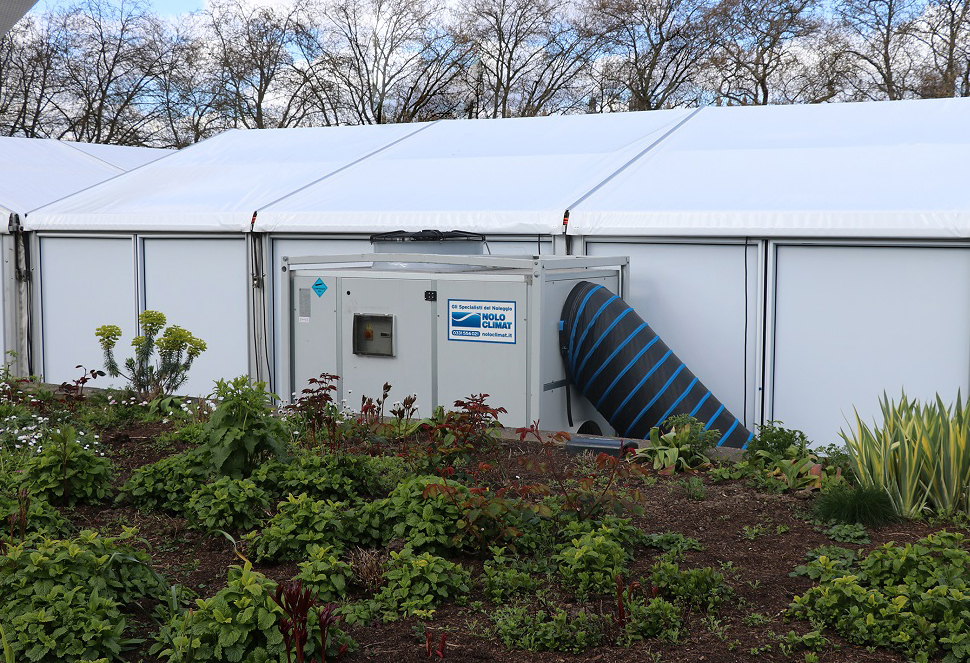 Condizionatori rooftop e ventilatori per un centro vaccinale