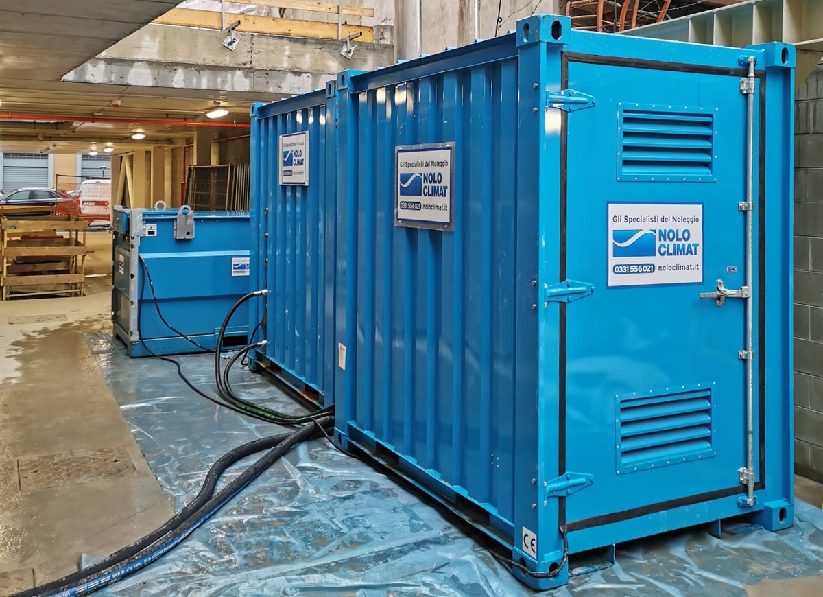 Caldaie a gasolio assistono nelle fasi di asciugatura di un cantiere